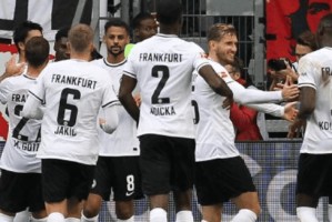 周日038德甲法兰克福VS沃尔夫斯堡：德甲巅峰战，法兰克福主场龙焰能否吞噬落魄狼堡？