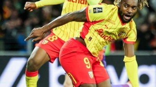 法甲神剧本！朗斯3-1逆转登顶，巴黎又得当追兵