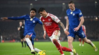 足坛一夜动态：AC米兰22轮不败，阿森纳双杀切尔西，巴萨冲4冠王