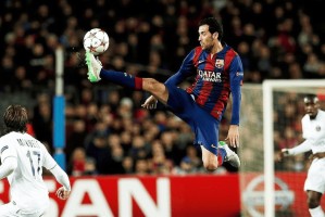 布斯克茨是一部足球的教科书，他用下棋的思维在踢球