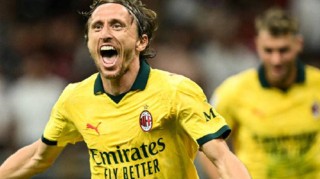 AC米兰2-0博洛尼亚，莫德里奇建功，领跑意甲积分榜