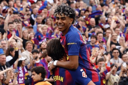 一场4-1，让弗里克创造历史，冠军恐无悬念：前2相差9分