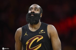 绷不住乐！哈登全场只中1球躺赢 队友三分10中9保命